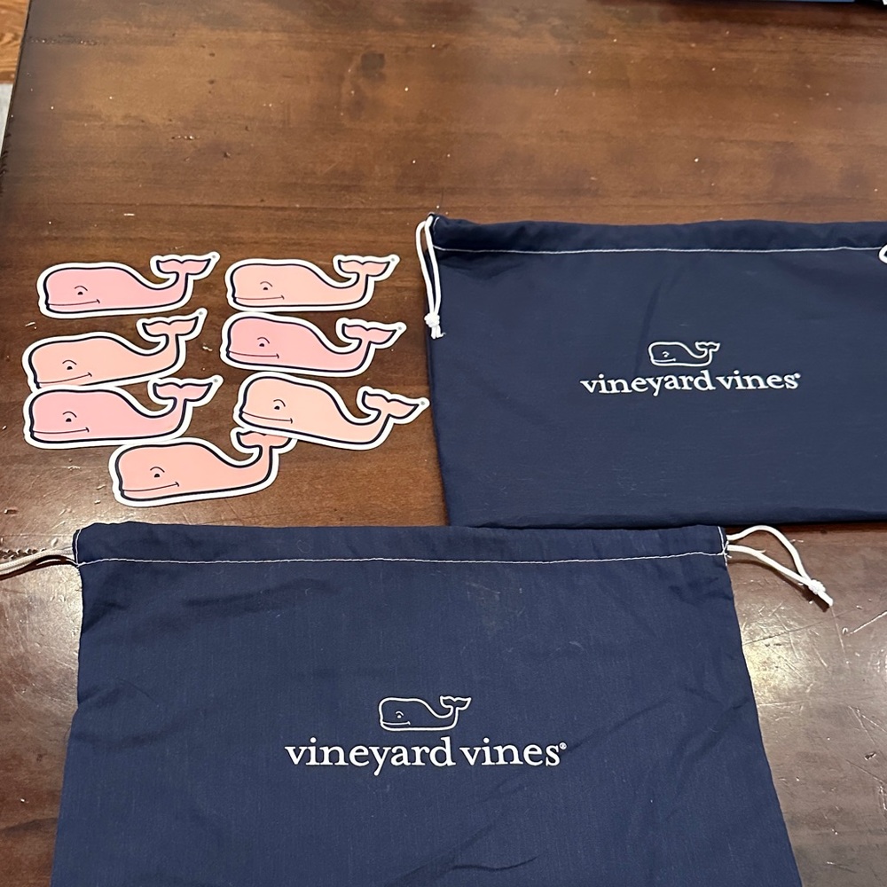 Vineyard Vines Navy Gift bags with 7 pink whale stickers
